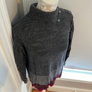 Size medium GAP turtleneck sweater gray burgundy pink snaps